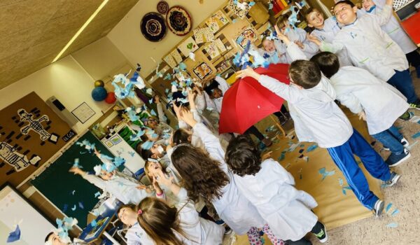 Amb el projecte EmoArt els alumnes d'infantil de l'escola FEDAC Montcada treballen les emocions i descobreixen l'art.