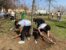 Alumnes de 4t d'ESO de l'escola FEDAC Vic treballen la metodologia de l'aprenentatge basat en projectes (ABP) al parc Era d'en Sellés de la capital d'Osona.