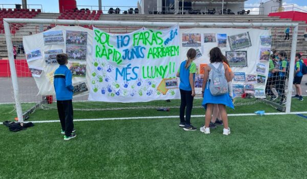 El lema de l'Aplec de Sant Francesc Coll, que han protagonitzat els alumnes de 5è d'educació primària de les escoles FEDAC.