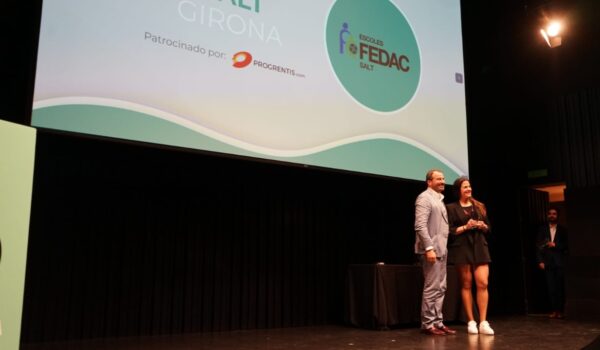 Entrega dels Premios de Innovación Educativa en la categoria personalització de l'aprenentatge a l'escola FEDAC Salt pel seu projecte TUto+.