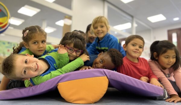 Les escoles FEDAC som escoles dialogals: escoles obertes, catalanes i cristianes, on eduquem en la diversitat i en el diàleg entre diferents religions i cultures.