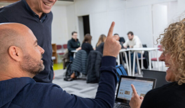 Formació intensiva en el mètode TRACIS per a la pedagogia dels escacs educatius i socials amb educadors de les escoles FEDAC de Catalunya.