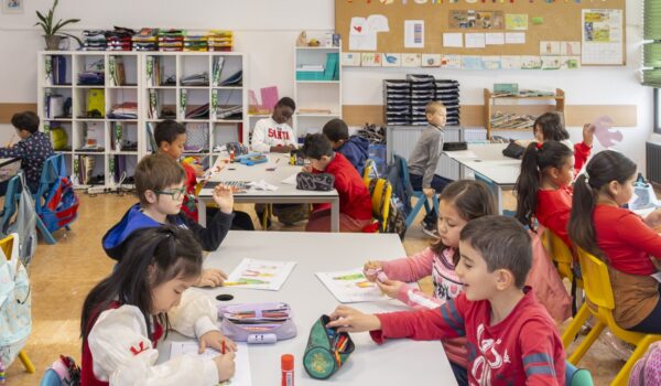 Alumnes d'educació primària de FEDAC Sant Narcís, una de les 25 escoles FEDAC que implementa el pla d'innovació educativa #avuixdemà.