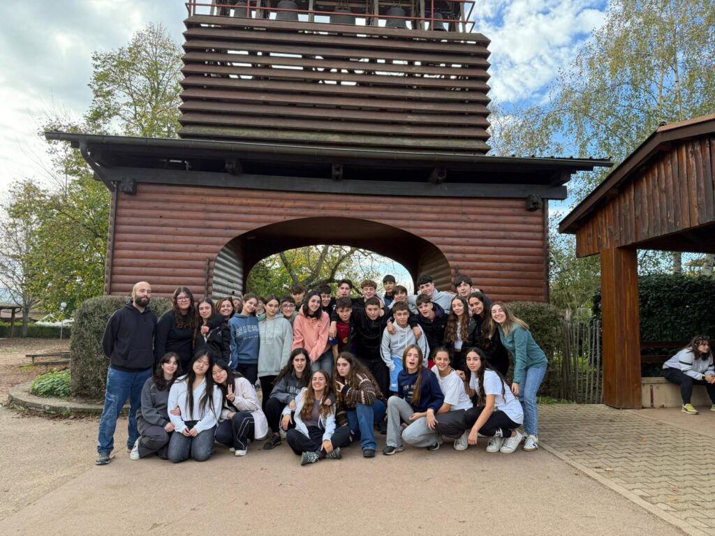 El grup de l'escola FEDAC Santa Coloma que ha participat en el peregrinatge a Taizé organitzat per la FECC.