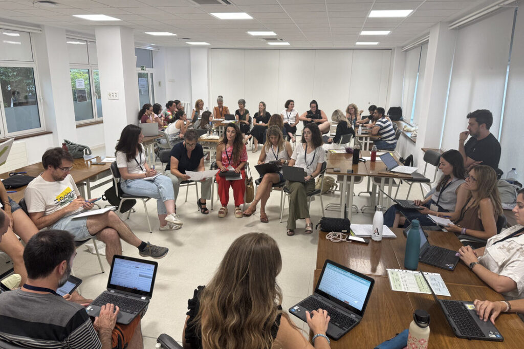 Sessió de treball i reflexió en grup per a la creació de nous Principals Objectius Estratègics per al projecte educatiu #avuixdemà de les 25 escoles FEDAC per al període 2025-2028.