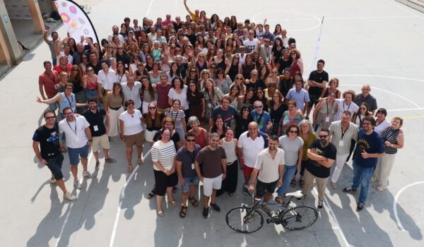 Foto de grup de la trobada dels equips POESiA (equips directius + administradors) de les 25 escoles FEDAC de Catalunya per avaluar l'impacte del projecte educatiu #avuixdemà.